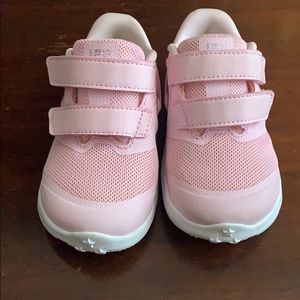 Toddler girl size 6c Nike sneakers